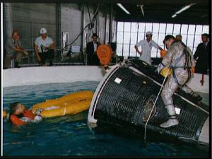 Los astronautas entrenan el amerizaje (Foto: NASA)